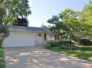1017 Cedarwood Dr, Woodbury, MN 55125