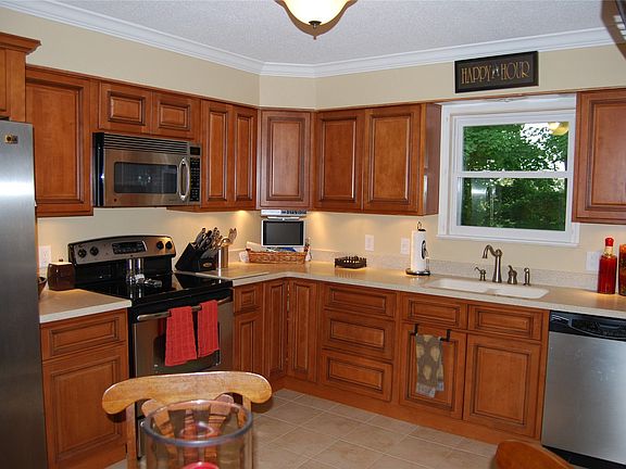 Completely renovated and updated kitchen!