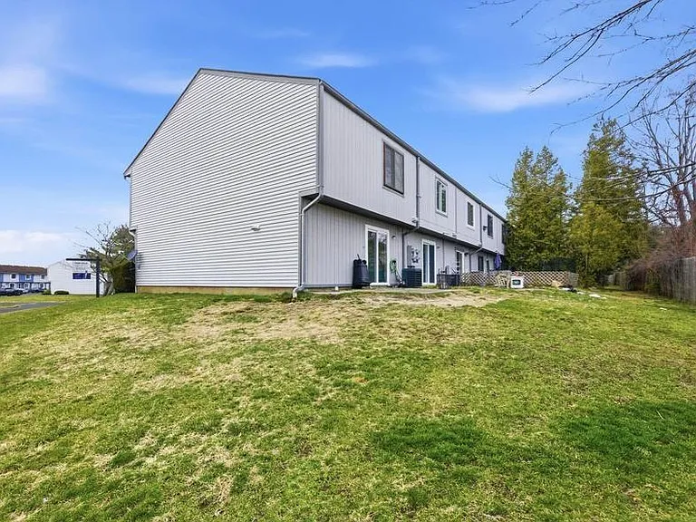 31 Sawmill Rd — Photo 2