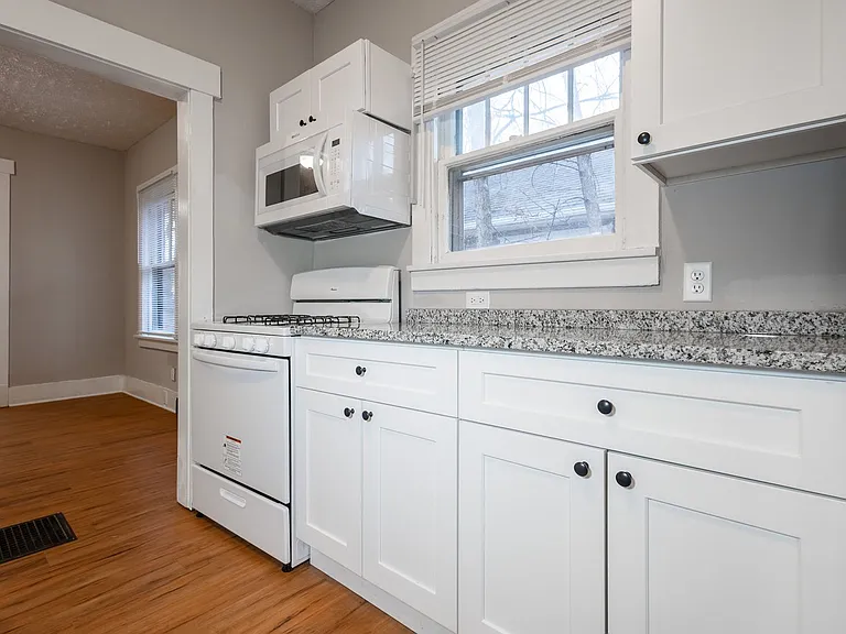 1442 Plum St — Photo 13