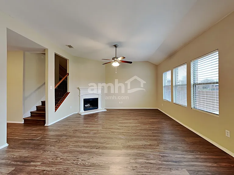 1100 Oakbrook St — Photo 9