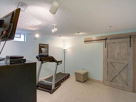 3rd image of 160 Brooksedge Dr
