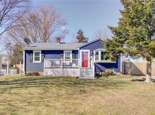 13 Violet Ct, Bristol, RI 02809
