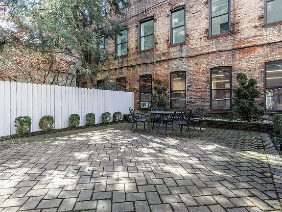 4th image of 528 W 46th St APT 1W