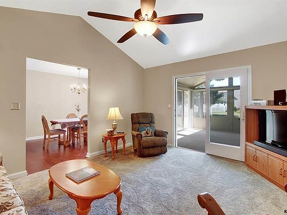 3rd image of 617 Green Valley Rd