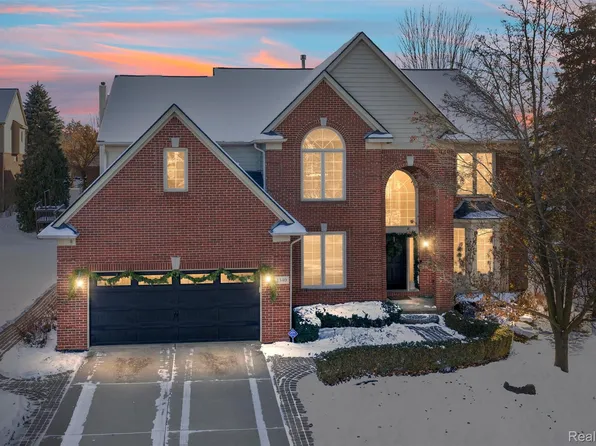 1340 Ross Ln, Rochester, MI 48306