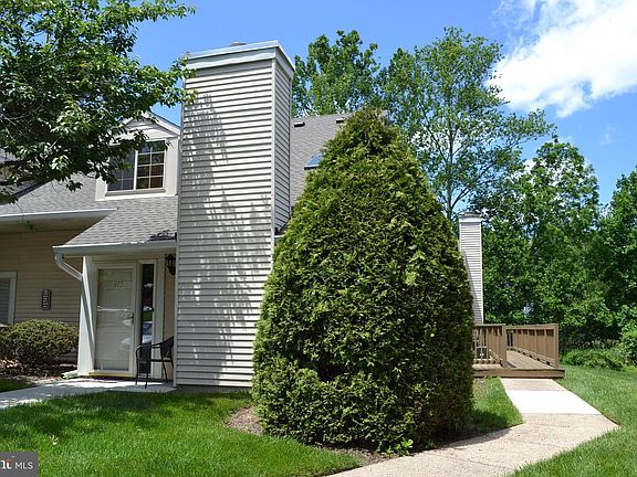 2nd image of 475 Brown Briar Cir