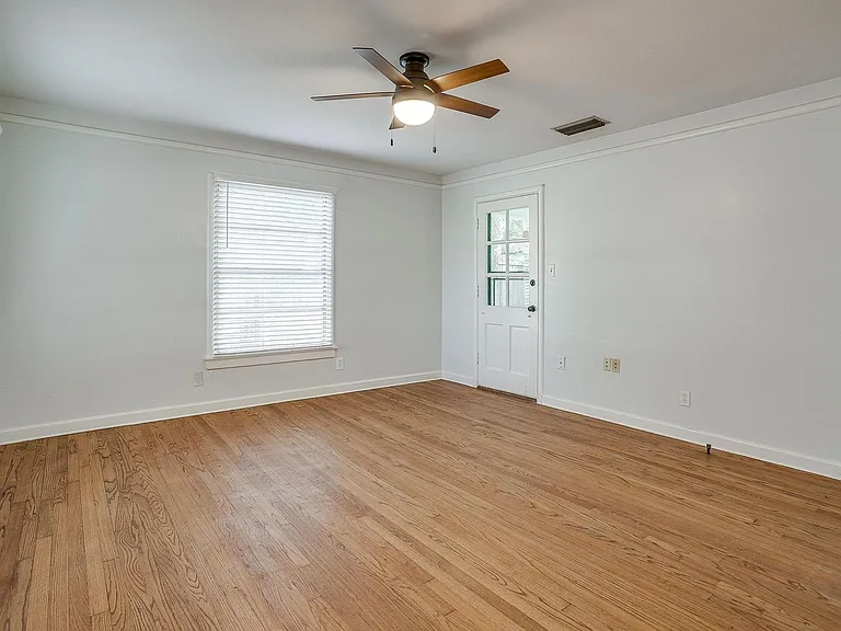 3557 Suffolk Dr — Photo 4