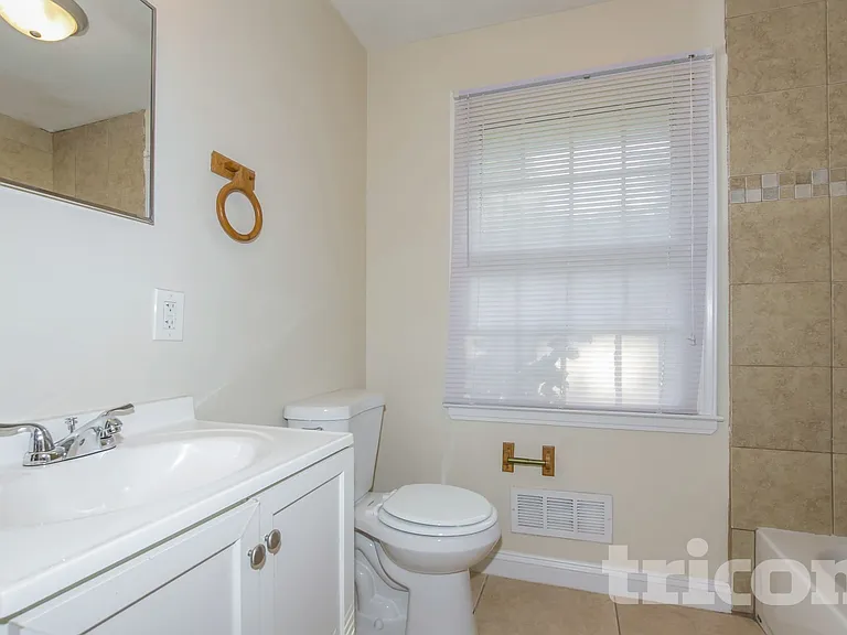 4200 Gladstone Ln — Photo 13