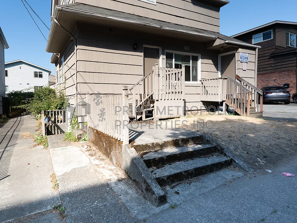 4249 9th Ave NE #3