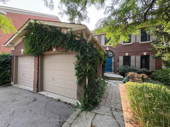 34 Theobalds Cir, Richmond Hill, ON L4C 9C6