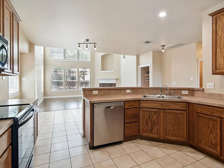 4621 Brighton Dr — Photo 11