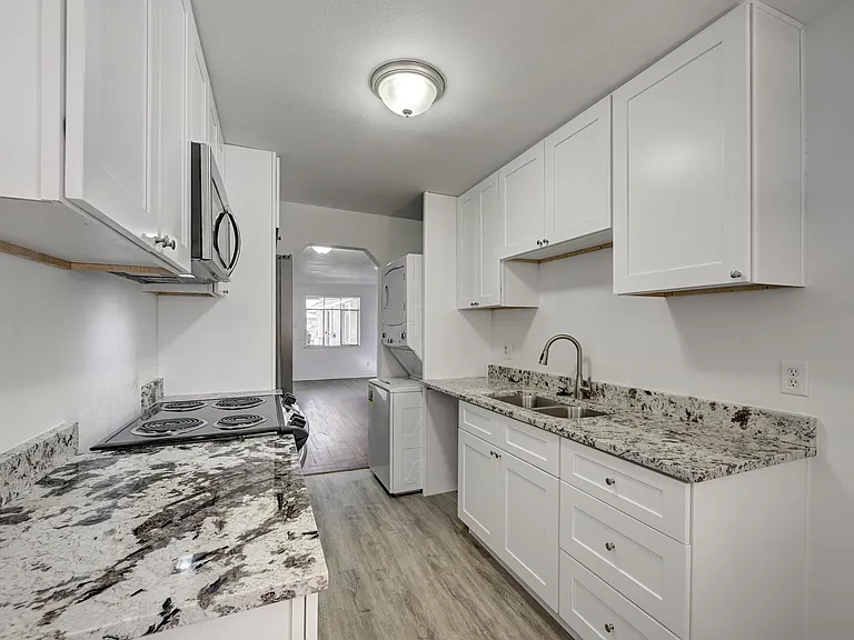 3573 N Leyden St — Photo 9
