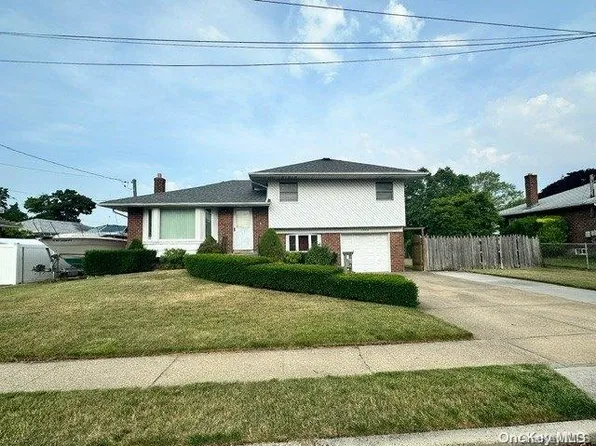 1046 Hicksville Road, Massapequa, NY 11758