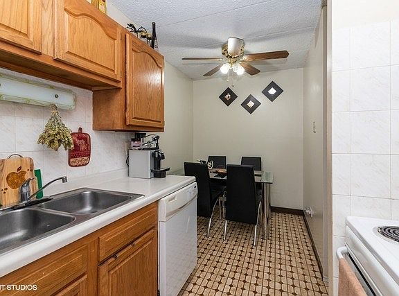 4th image of 9098 Terrace Dr #4E