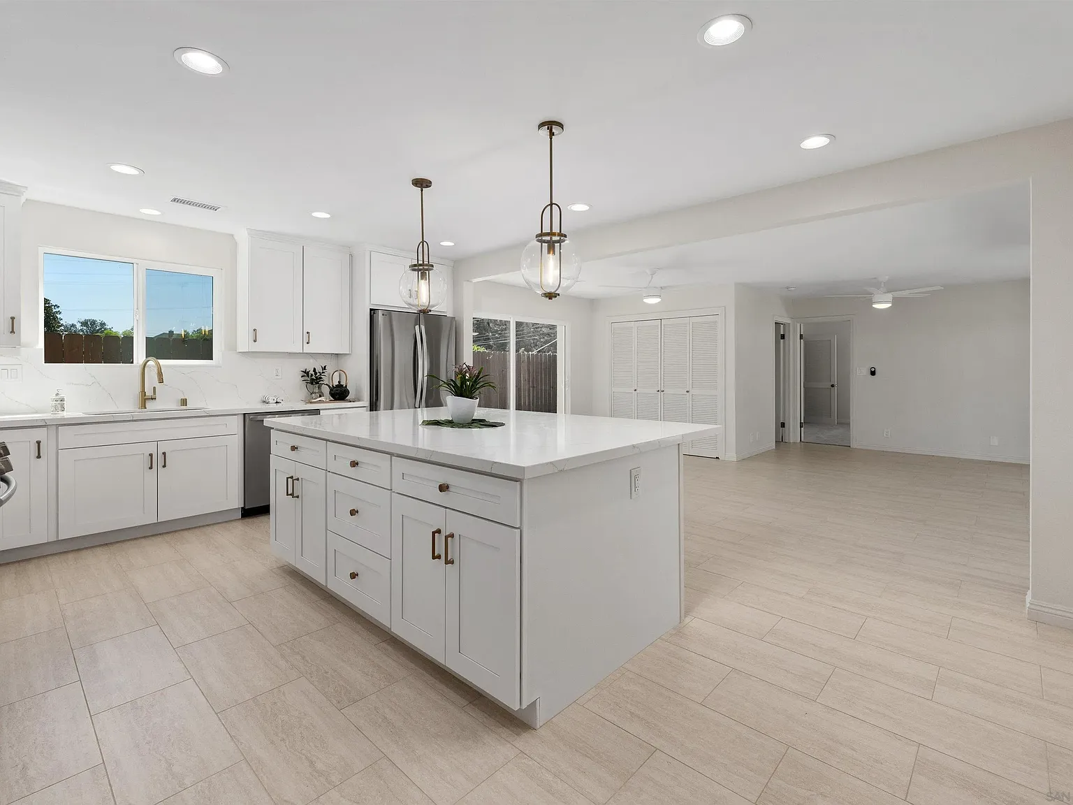 4 bed, 3.0 bath, 2200 sqft, $7,500 — Photo 4
