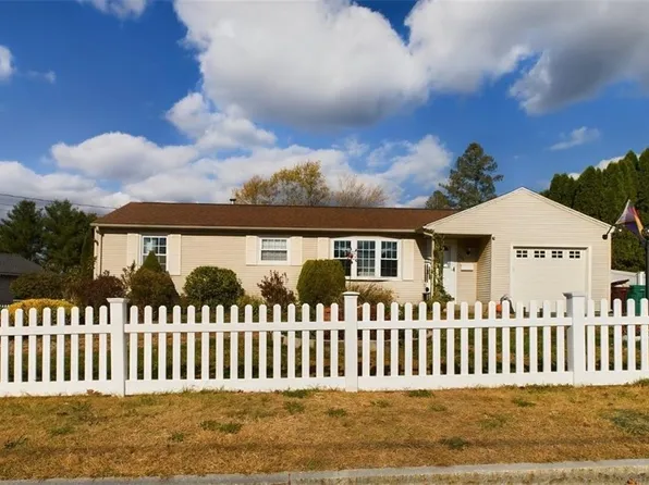 166 Bayberry Rd, Woonsocket, RI 02895