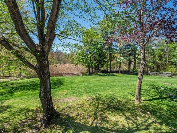 5th image of 277 Long Meadow Rd