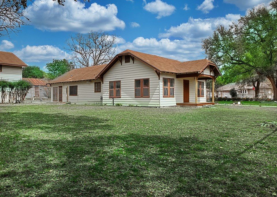 801 E Corpus Christi St, Beeville, TX 78102 Zillow