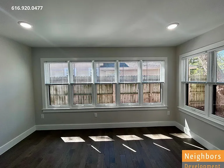 2390 Crestview Dr SW — Photo 14