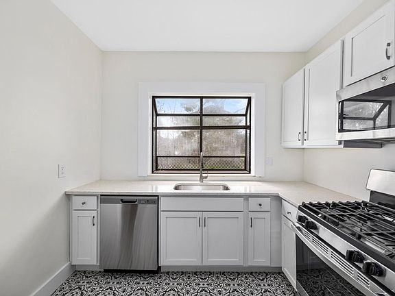 3rd image of 1961 Prospect Ave SE