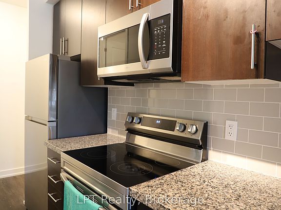 5th image of 556 Marlee Ave #108