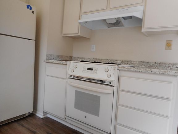 5th image of 4435 El Carro Ln