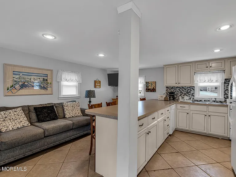 21 E Bay Way — Photo 17