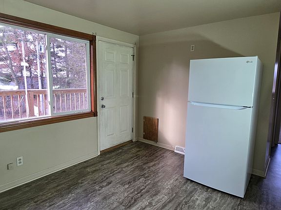 4th image of 1810 Oak St #4