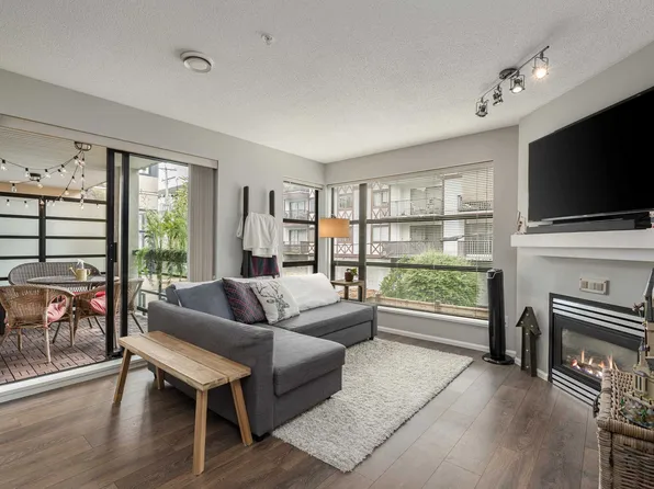 124 3rd St W #305, North Vancouver, BC V7M 1E8