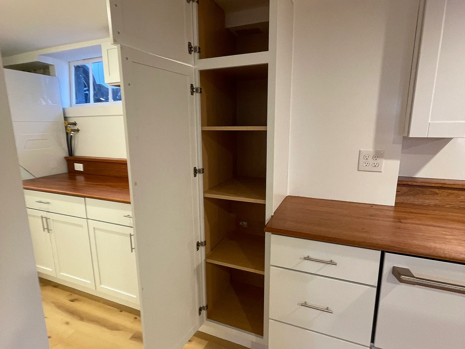 1 bed, 700 sqft, $2,400 — Photo 3