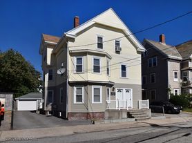 7 Abbott St, Pawtucket, RI