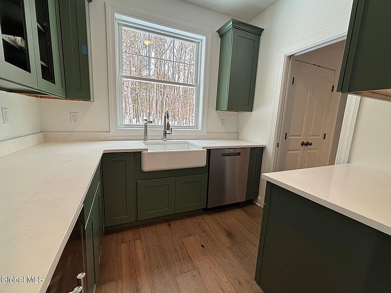 3rd image of 14 Brookhaven Court
