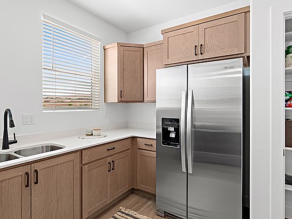 4th image of 1094 W Albertine Ln
