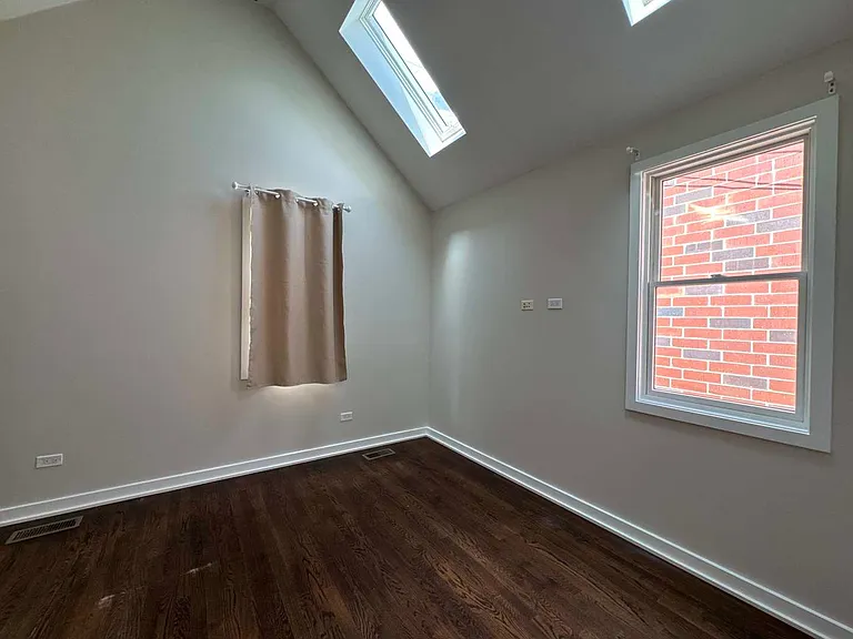 1902 W Cortland St — Photo 11