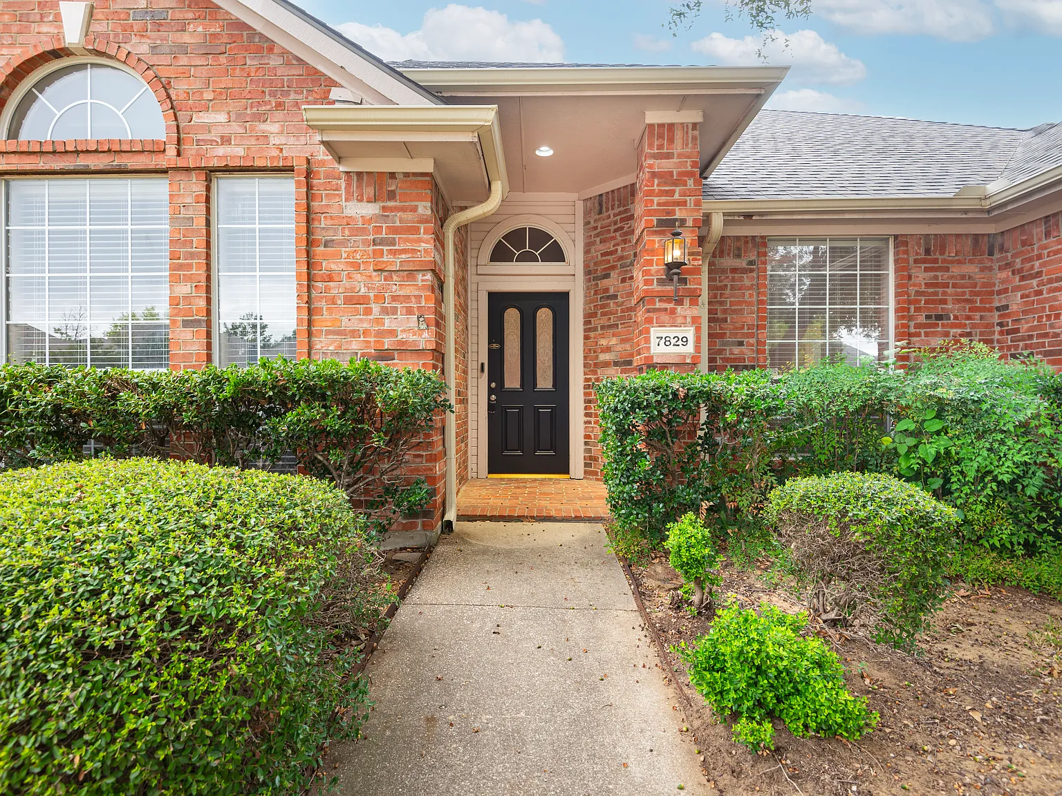 4 bed, 2381 sqft, $2,850 — Photo 1