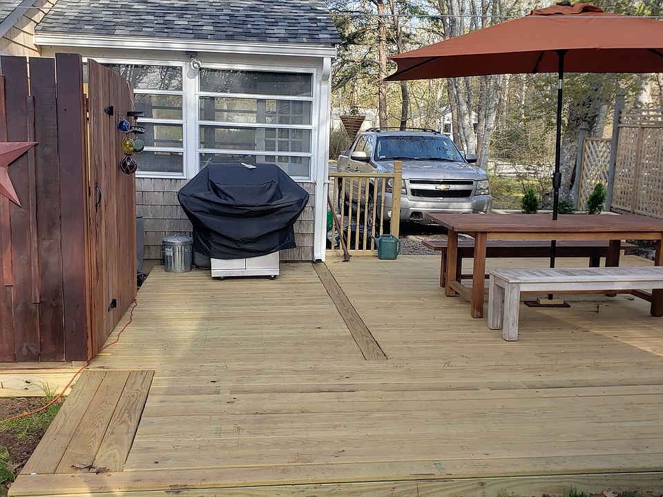 outdoor deck/dining