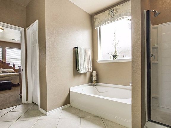 3rd image of 129 Briar Grove Dr