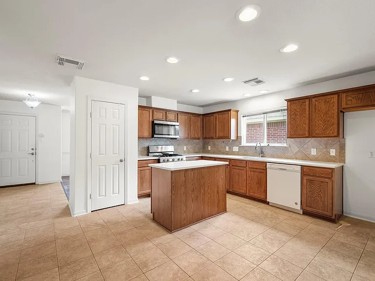 3211 Falcon Trail Dr — Photo 10