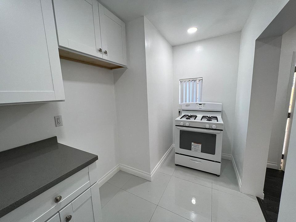 1st image of 1170 N Bronson Ave