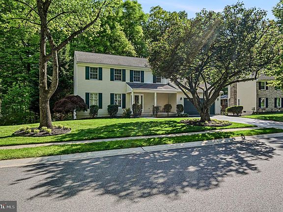 3rd image of 395 Saint Regis Dr