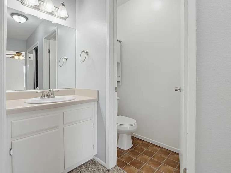 512 Sandalwood Pl — Photo 32