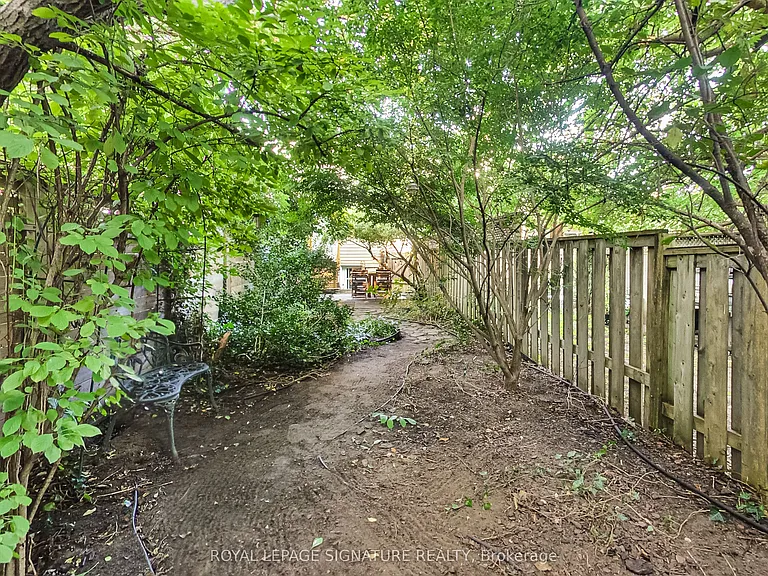 6 King Edward Ave #LOWER — Photo 14