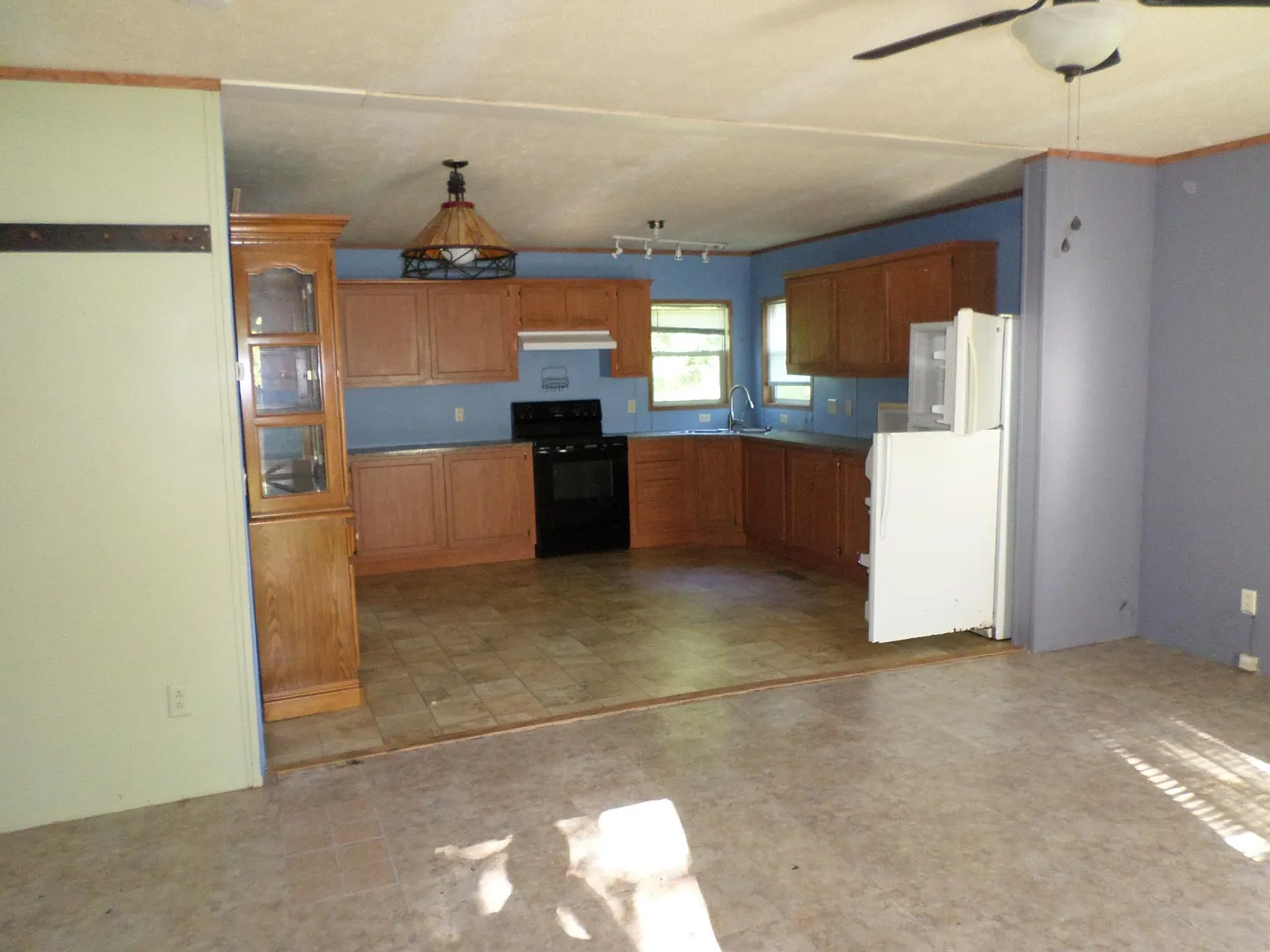 4 bed, 1372 sqft, $1,400 — Photo 2