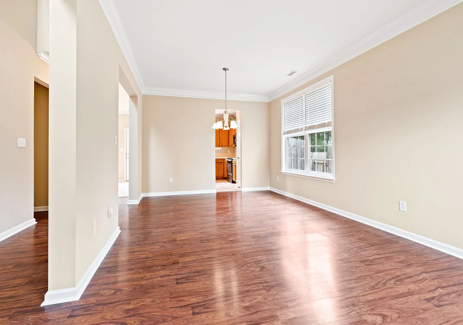 4 Bedroom With Fenced Yard In Great Location! — Photo 4