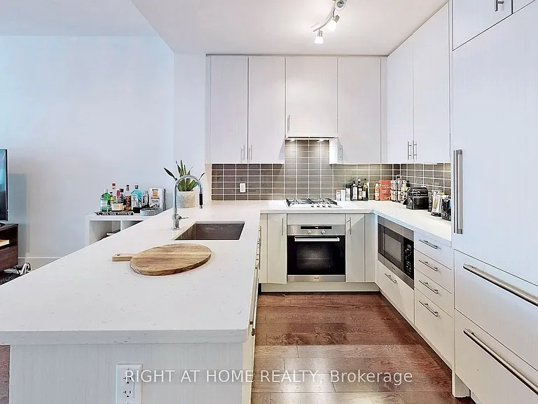 39 Queens Quay E #920 — Photo 6