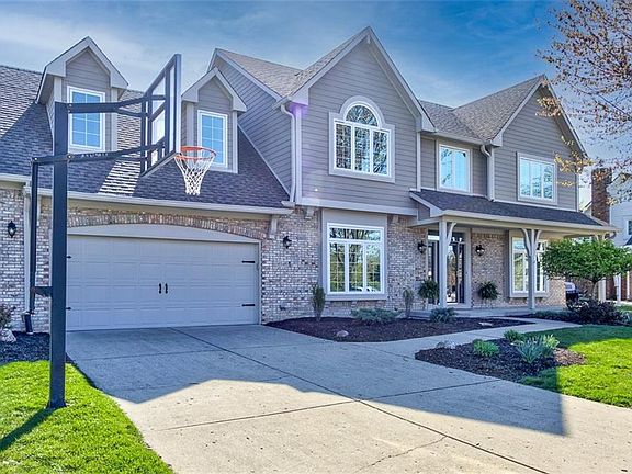 2nd image of 10348 Woods Edge Dr