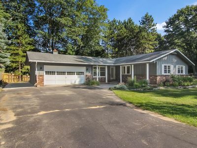 428 Oak Ridge Dr E, Traverse City, MI, 49685