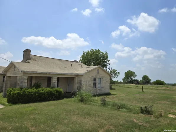 14011 N FM 81, Karnes City, TX 78144