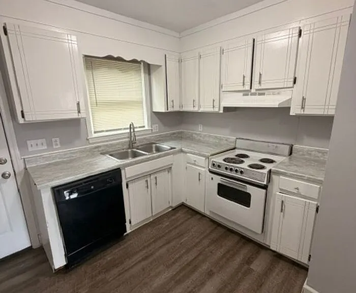 168 Sherman Dr — Photo 13
